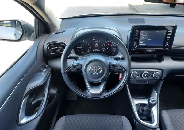 Toyota Yaris cena 72900 przebieg: 16300, rok produkcji 2023 z Człopa małe 232